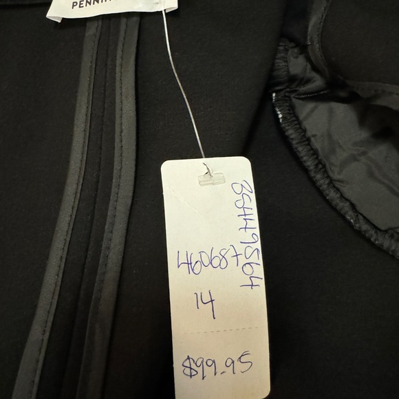 Blazer - Picture 3 of 4